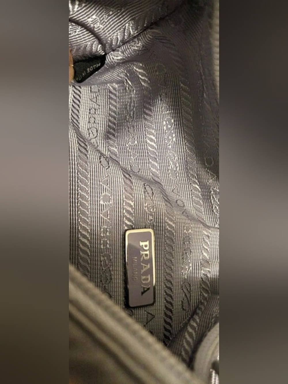Authentic Prada Re-Edition 2000 👜 - Picture 9 of 12